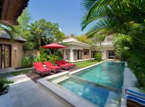 Вилла Kalimaya II, Бассейн и сад